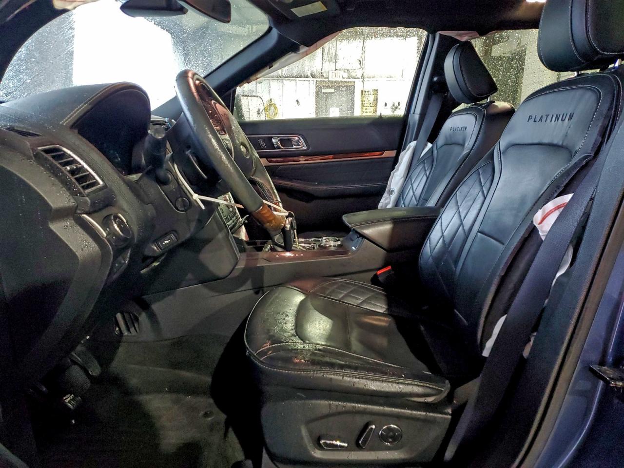 Ford Explorer Platinum Image 9