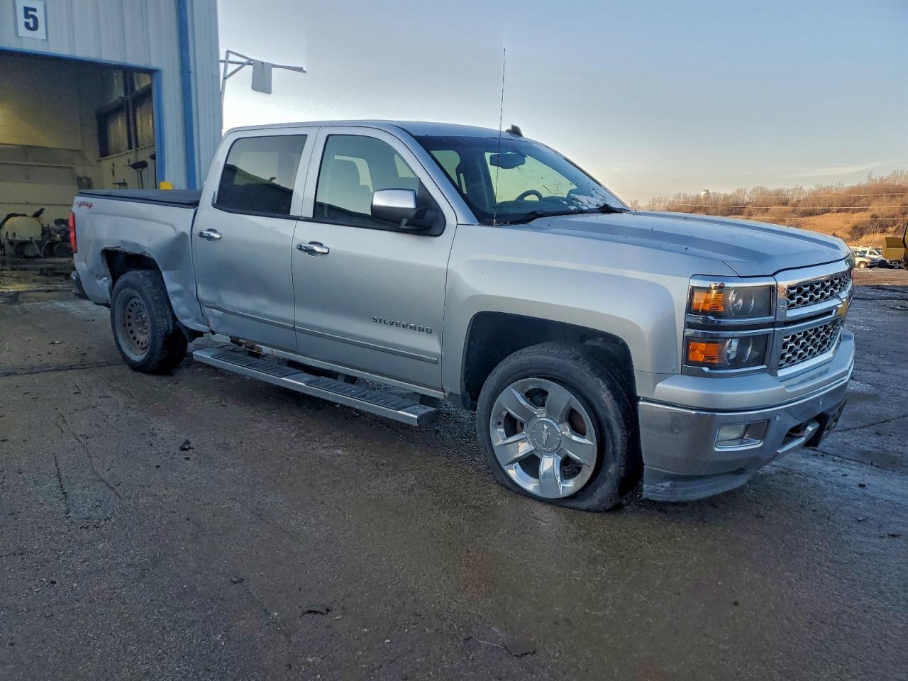 Chevrolet Silverado K1500 Ltz Image 2