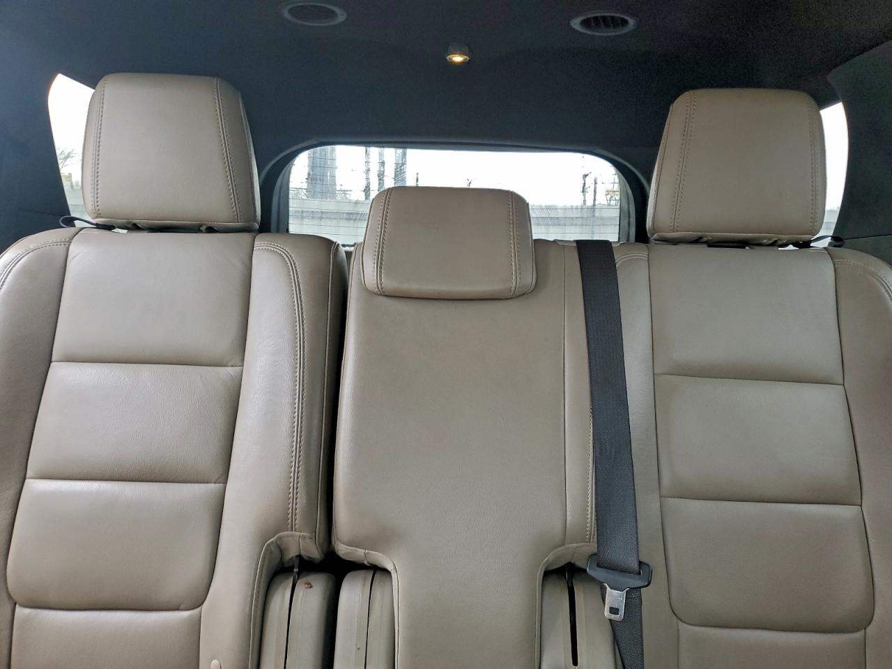 Ford Explorer Xlt Image 9