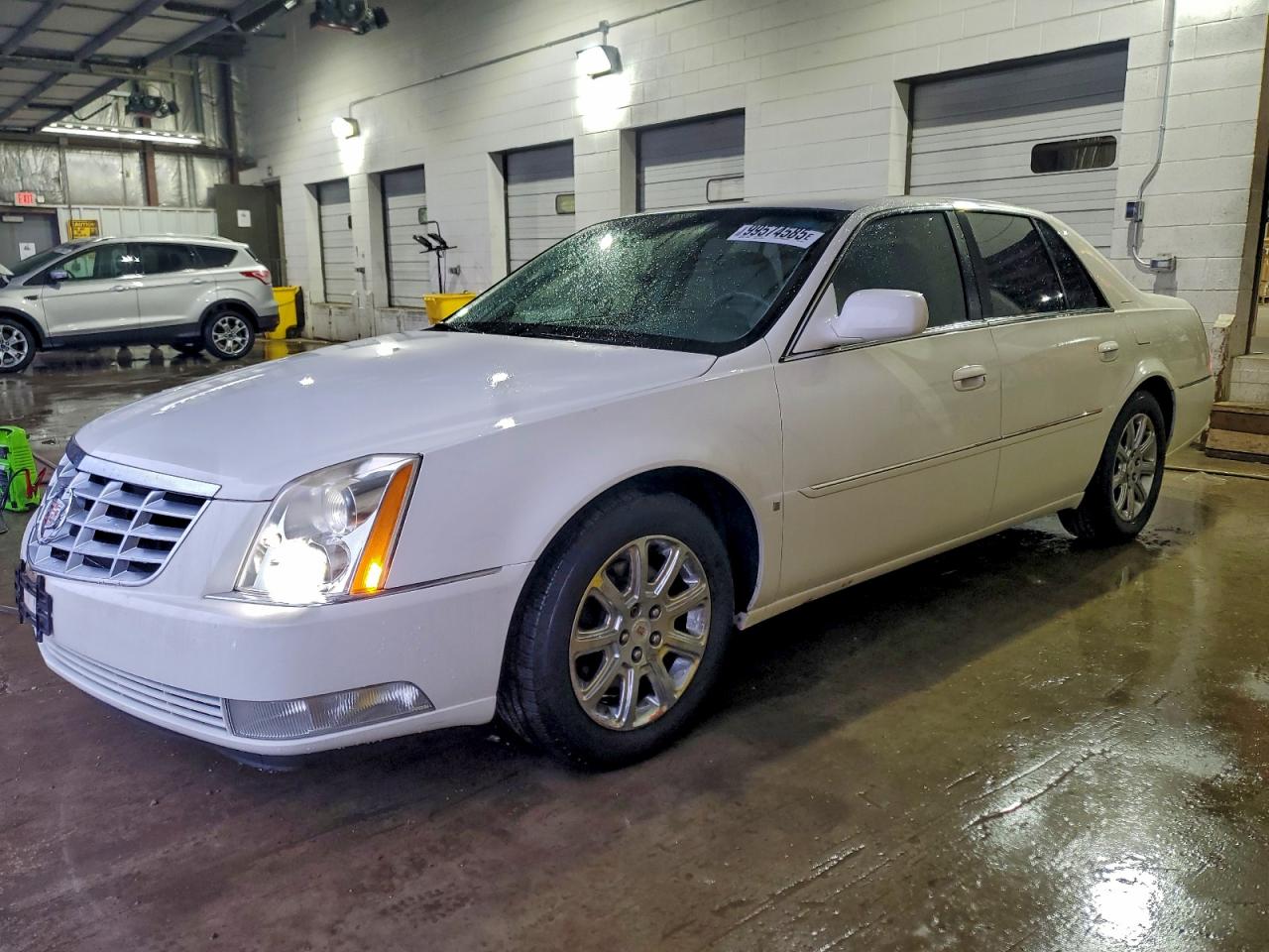 Cadillac DTS Image 1