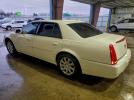 Cadillac DTS Image 3