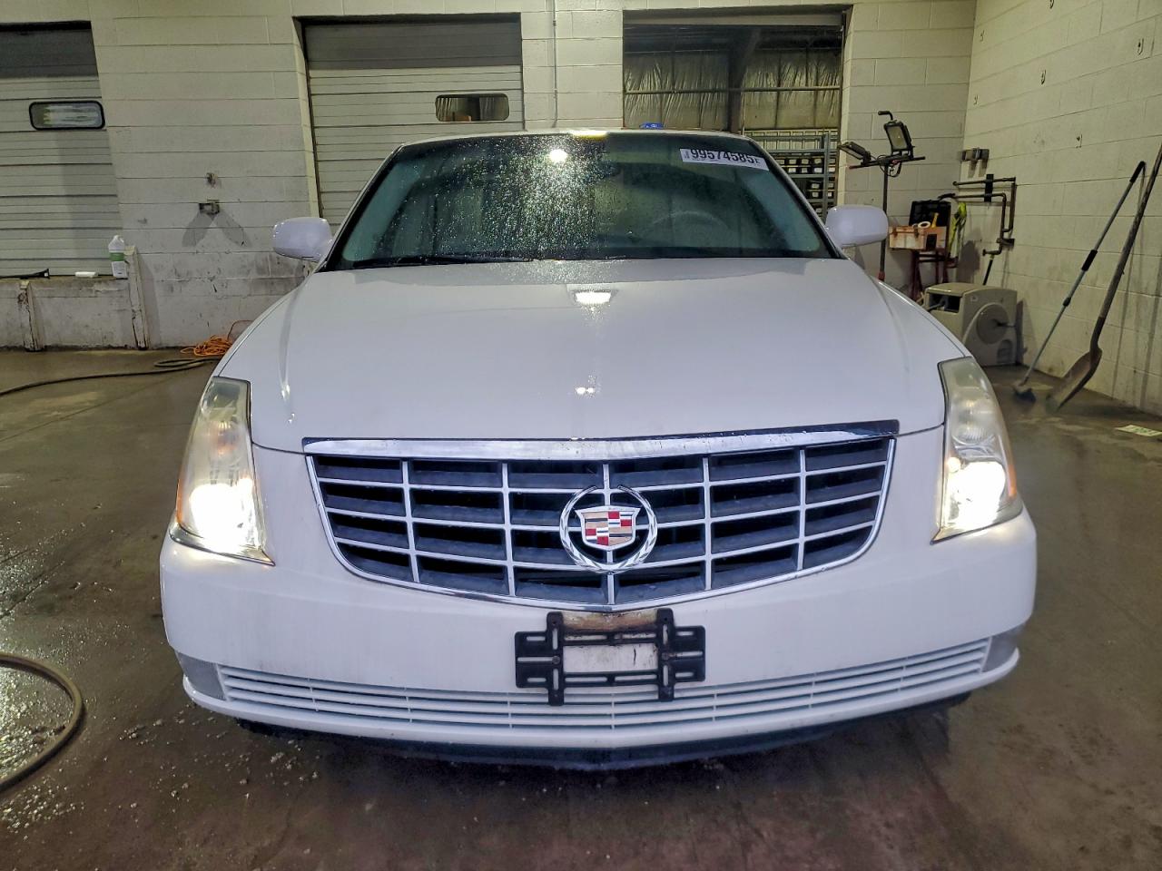 Cadillac DTS Image 5