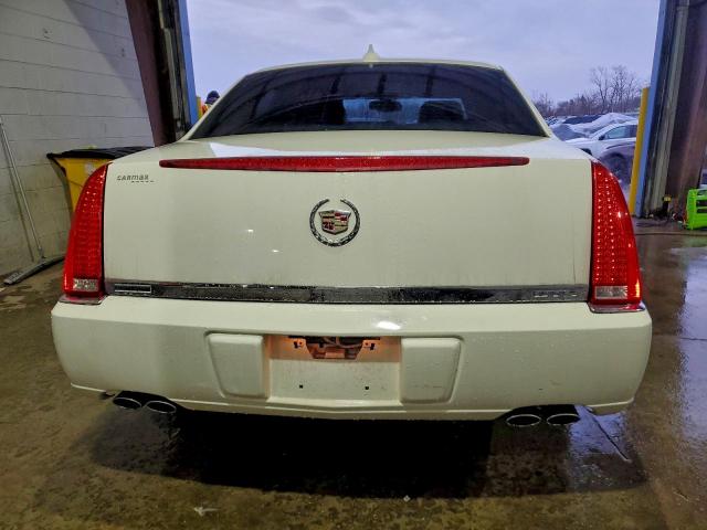 Cadillac DTS Image 10