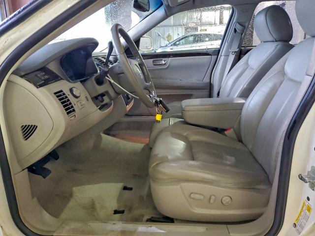 Cadillac DTS Image 4