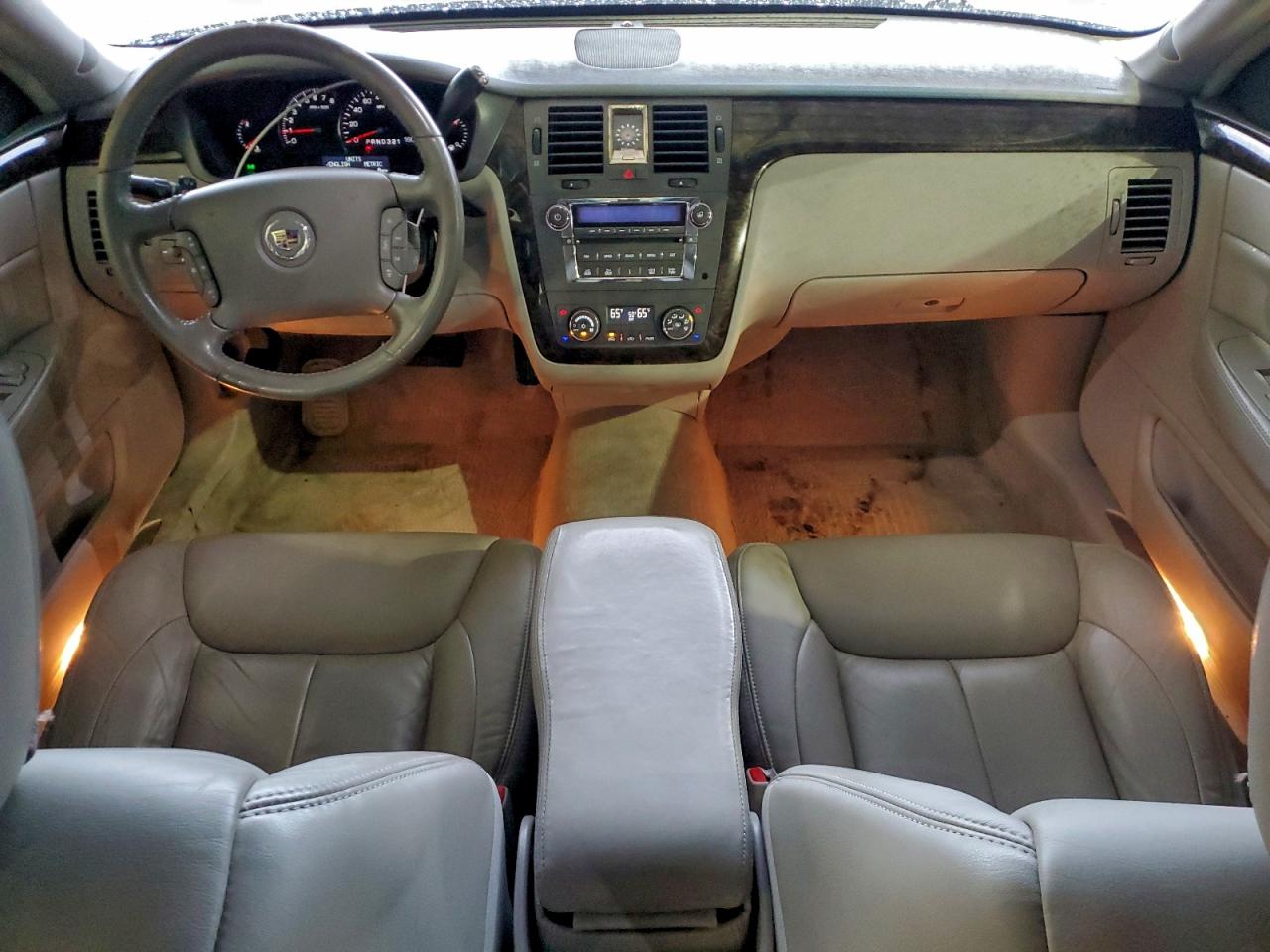 Cadillac DTS Image 12