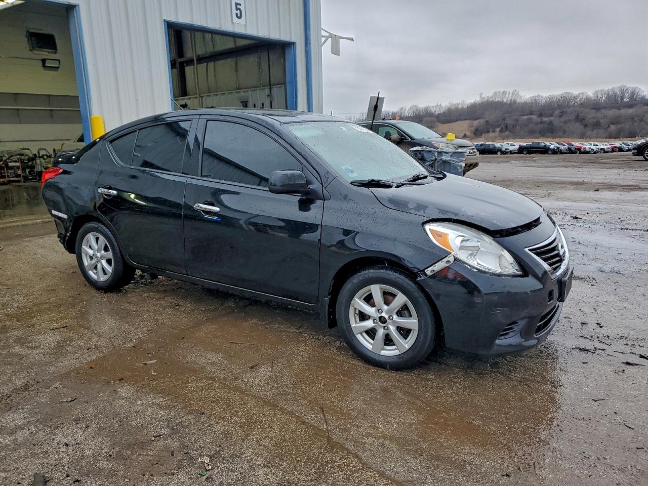 Nissan Versa S Image 2